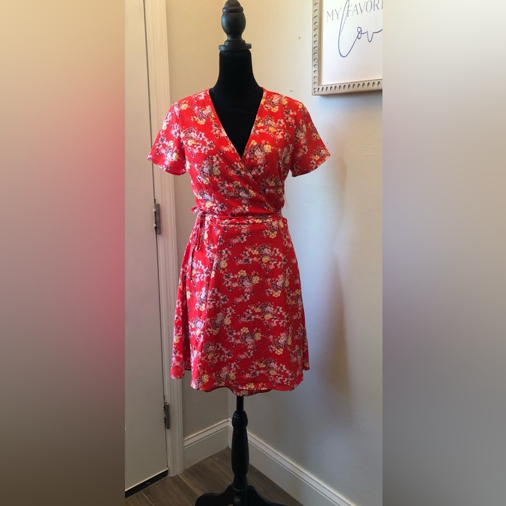 CHARLOTTE RUSSE Floral Printed Wrap Dress.